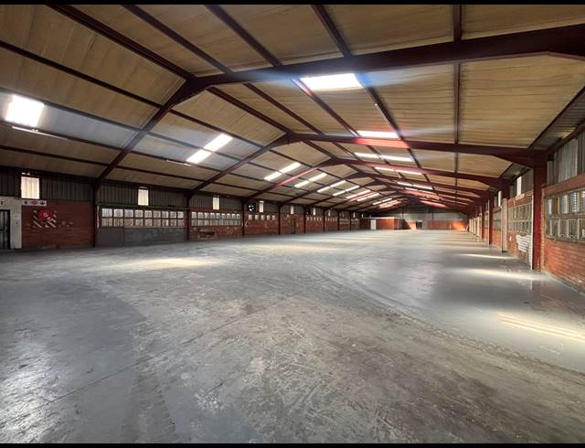 2,250M² WAREHOUSE TO LET IN PHOENIX INDUSTRIAL